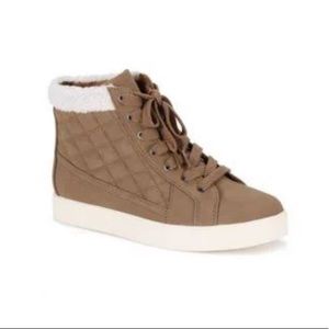 NWT Taupe Winny Wonderly Sneaker